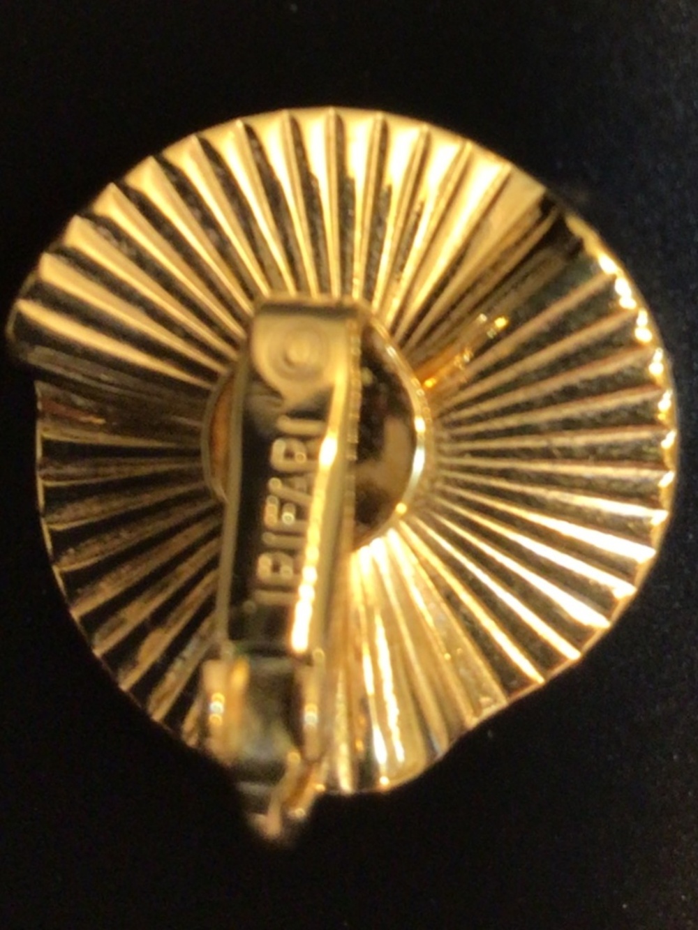 Vintage Trifari Gold Toned Wavy Circle Fan Clip On Earrings Retro Runway Style - Picture 7 of 10